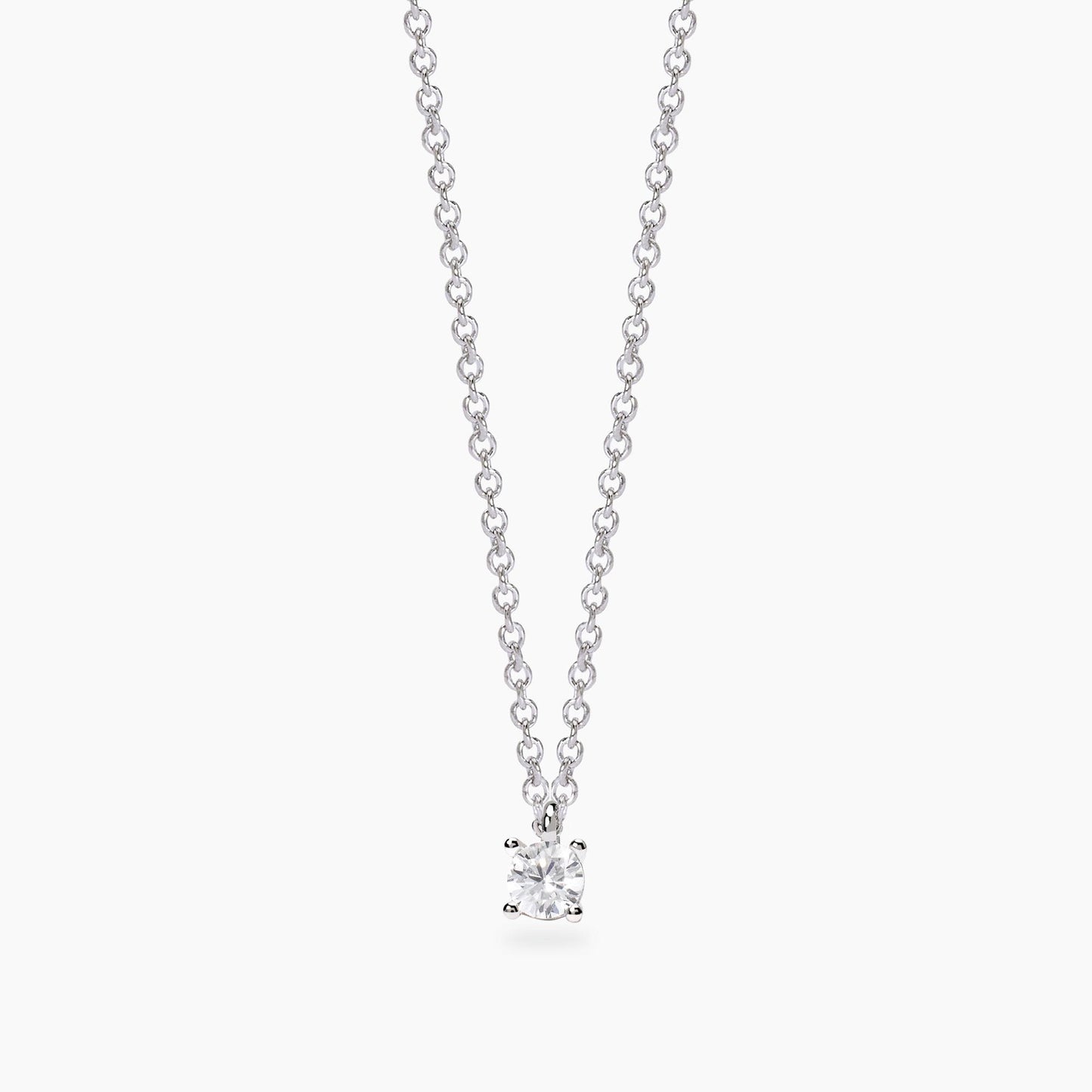 Girocollo Mabina in argento 925 con pendente punto luce diamante lab grown 0,07 carati incastonato a griffe.