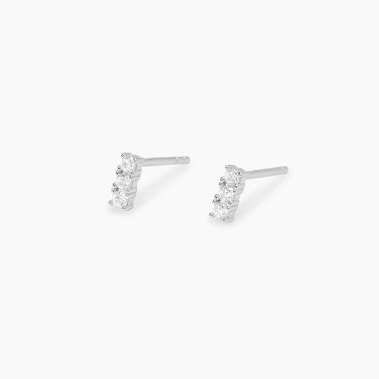 Orecchini a lobo Mabina in argento 925 con punti luce diamanti lab grown 0,05 carati ciascuno (totale 0,10 ct) taglio brillante.