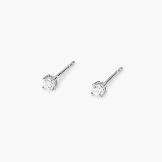 Orecchini pendenti Mabina in argento 925 con chiusura a scatto e punto luce diamante lab grown 0,10 carati ciascuno.