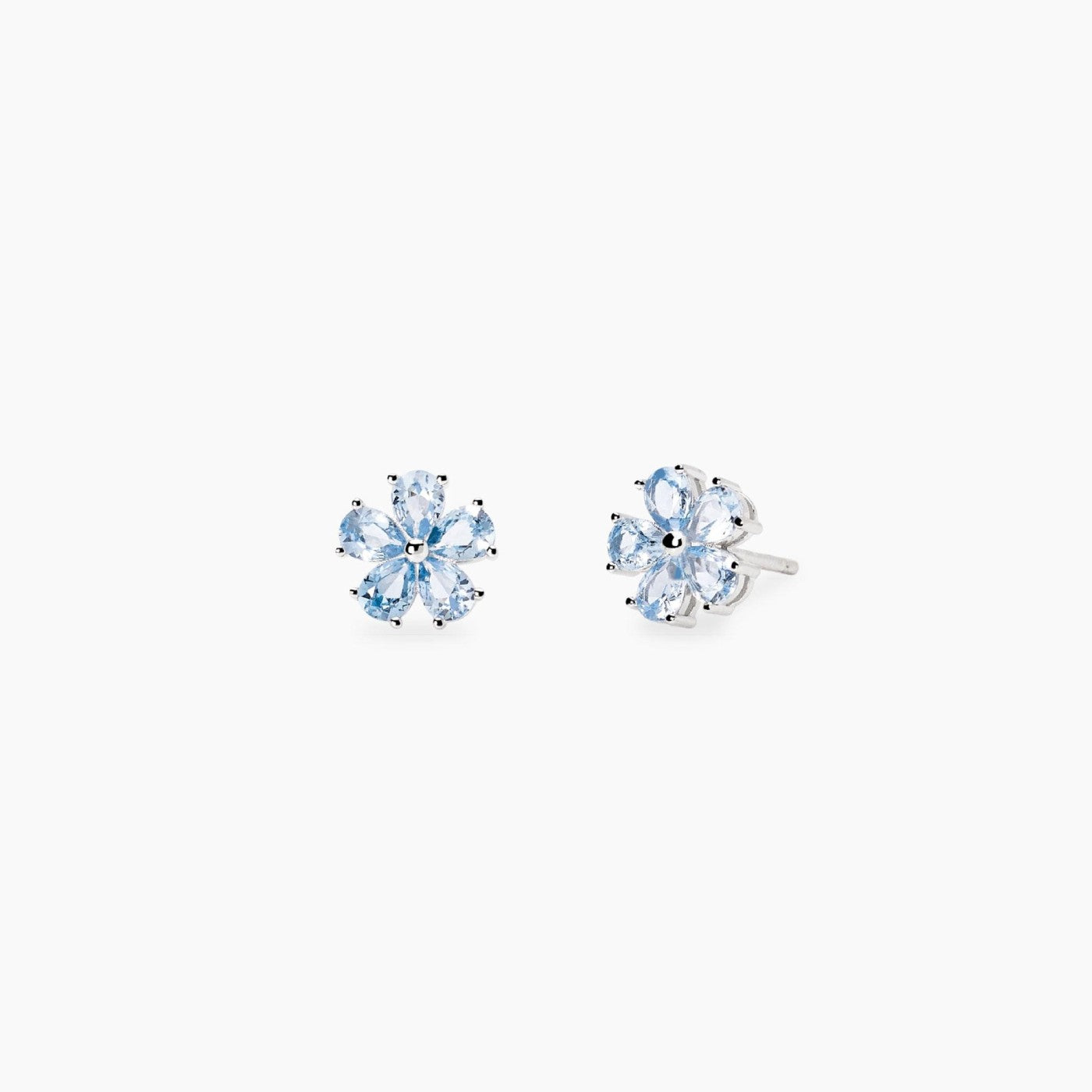 Orecchini a lobo Mabina in argento 925 a forma di fiore con acquamarina sintetica centrale azzurra e contorno di zirconi bianchi.