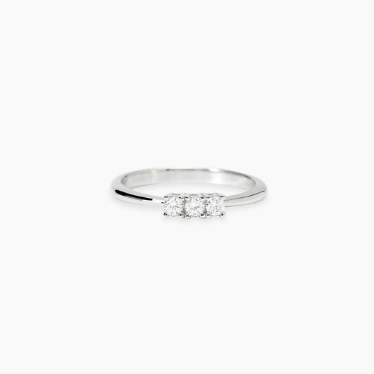 Anello solitario Mabina in argento 925 con diamante lab grown 0,05 carati taglio brillante incastonato a 4 griffe.