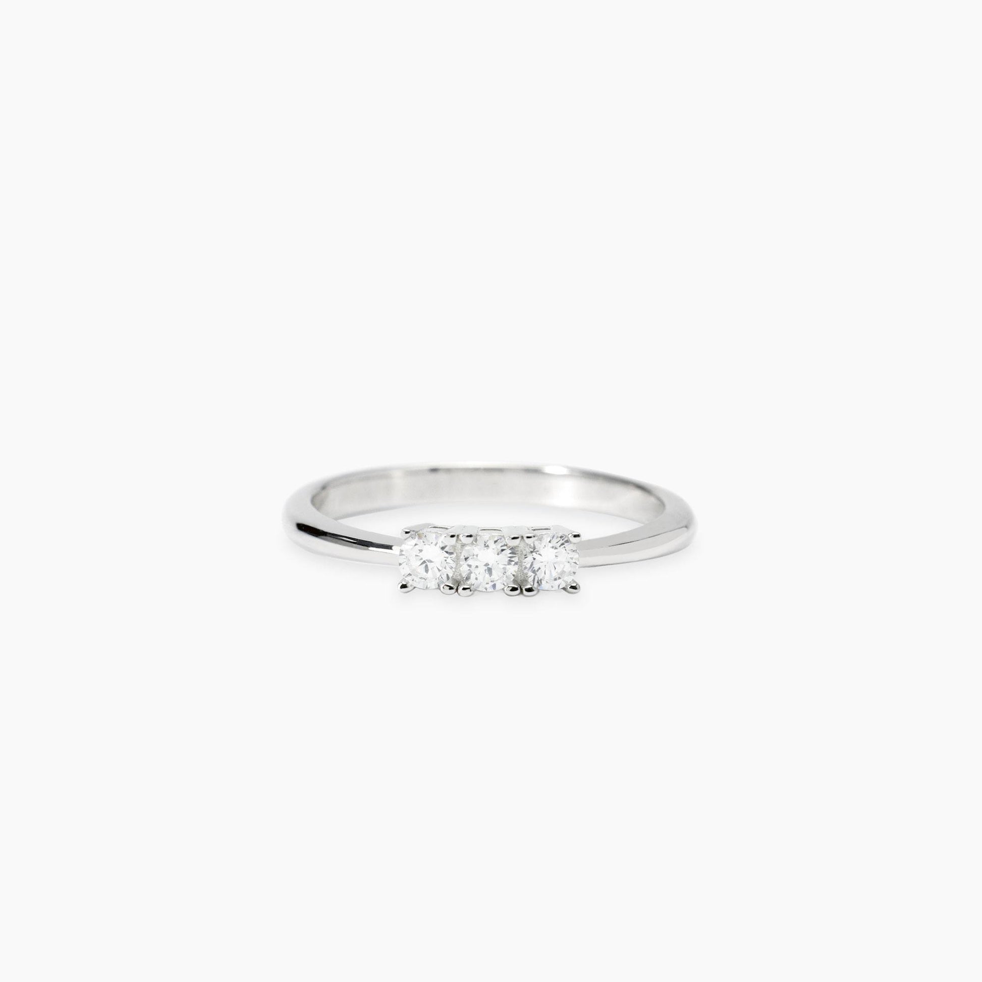 Anello solitario Mabina in argento 925 con diamante lab grown 0,10 carati taglio brillante e montatura a 4 griffe.
