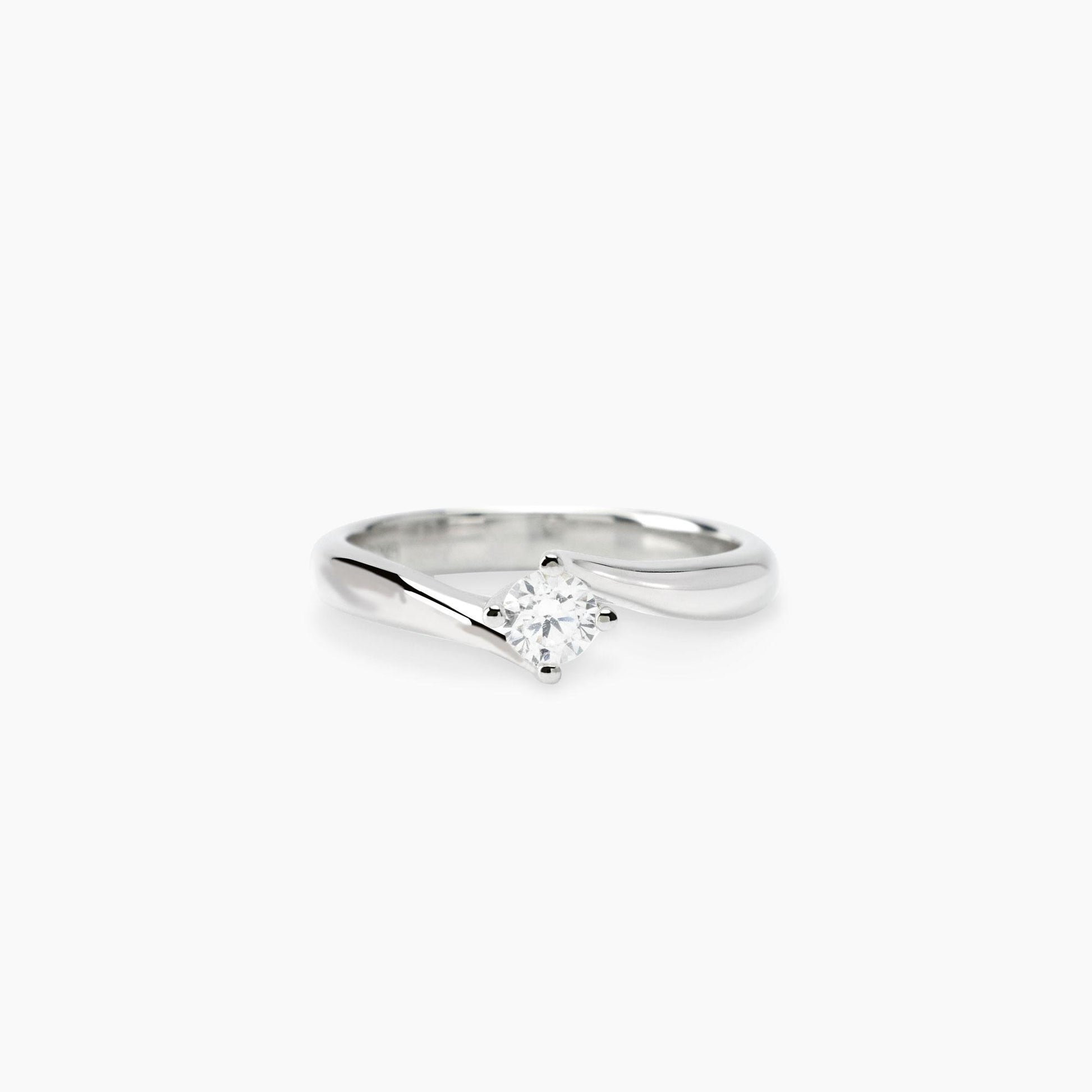 Anello solitario Mabina in argento 925 con diamante lab grown 0,15 carati taglio brillante con montatura a griffe.