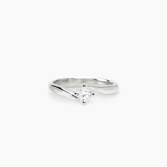Anello solitario Mabina in argento 925 con diamante lab grown 0,15 carati taglio brillante con montatura a griffe.
