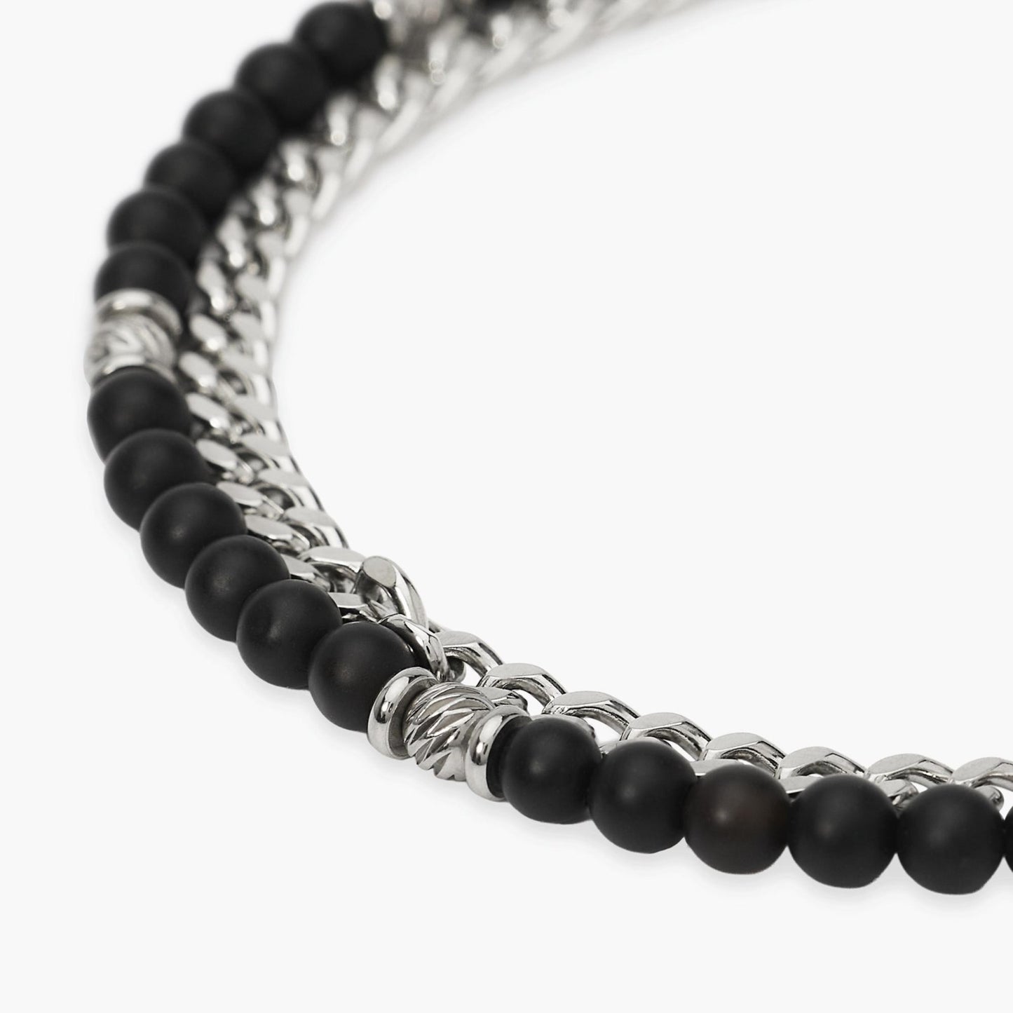 Bracciale a catenina Kidult in acciaio silver con piccole pietre naturali di agata rossa alternate lungo la struttura.