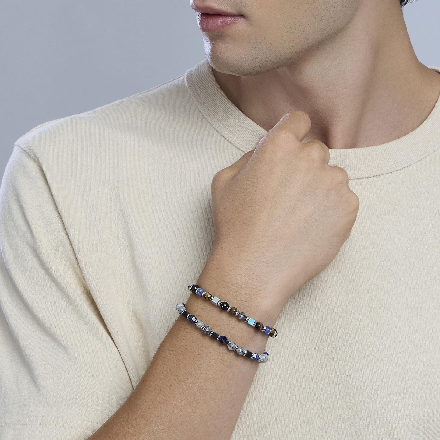 Bracciale rigido da uomo Kidult in acciaio satinato con inserti centrali in pietre naturali di lapislazzuli blu - Alfano Gioielli Gioielleria Palermo.