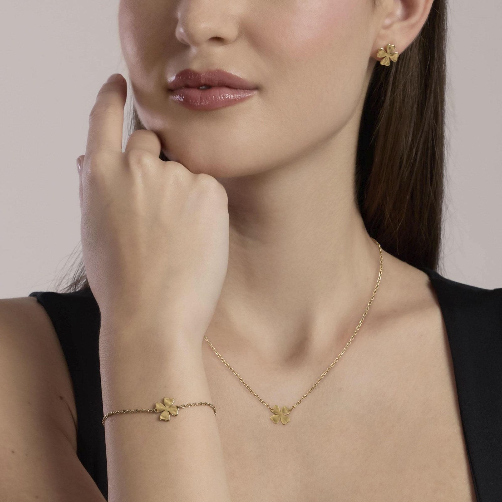 Collana a catenina Kidult in acciaio silver con piccole sfere di agata verde naturale alternate lungo la catena.