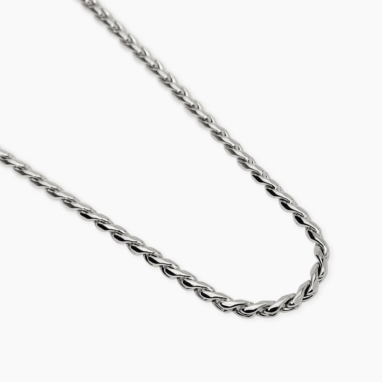 Collana a catenina sottile Kidult in acciaio silver con piccole pietre naturali di apatite azzurra alternate lungo la catena.