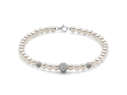 Dalla collezione Bracciali Perle Boule e Fantasia, Miluna presenta un bracciale che unisce la delicatezza delle perle naturali alla preziosità dell'oro.