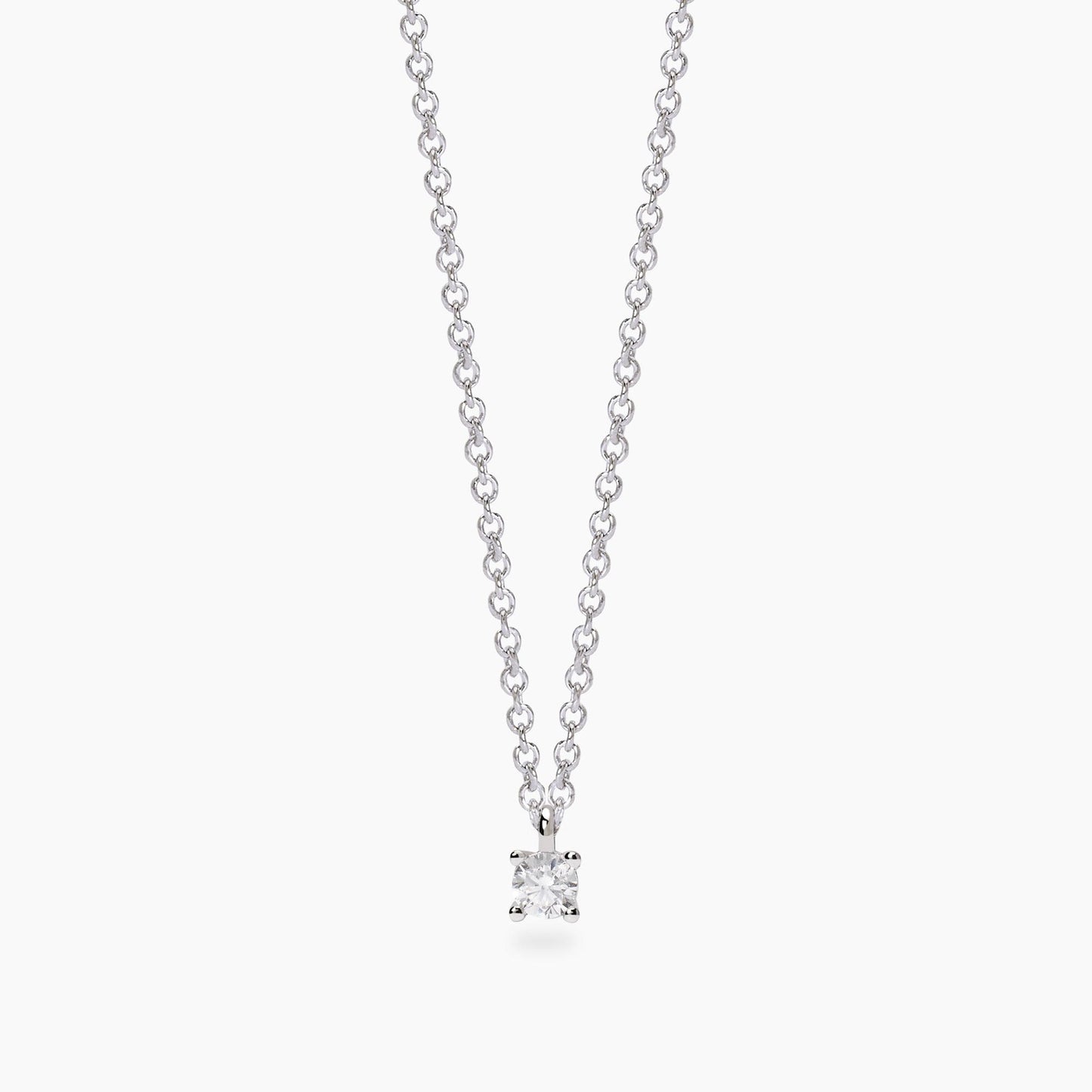 Girocollo Mabina in argento 925 con pendente punto luce diamante lab grown 0,10 carati taglio brillante con 4 griffe.