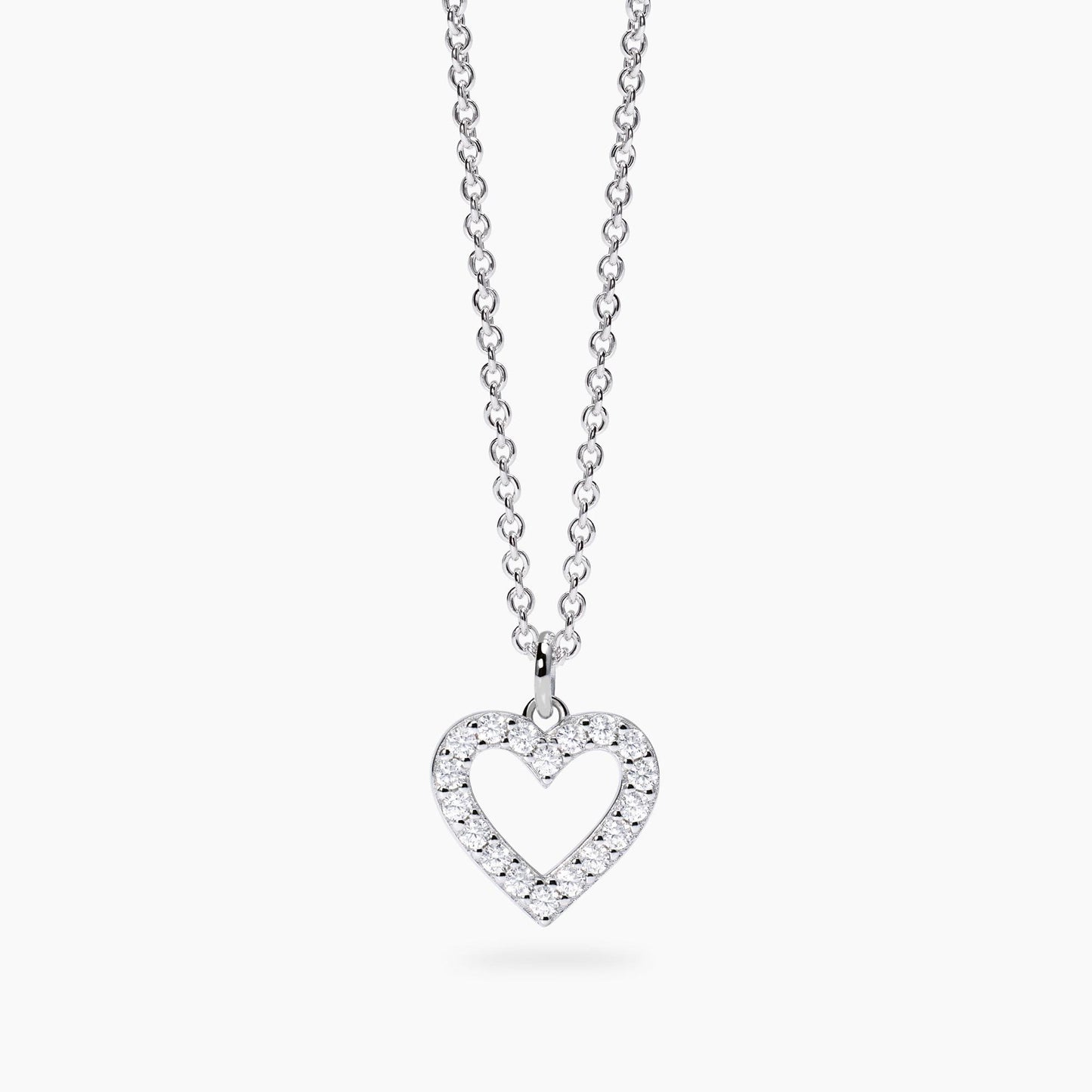 Girocollo Mabina in argento 925 con pendente punto luce diamante lab grown 0,05 carati con montatura a 4 griffe.
