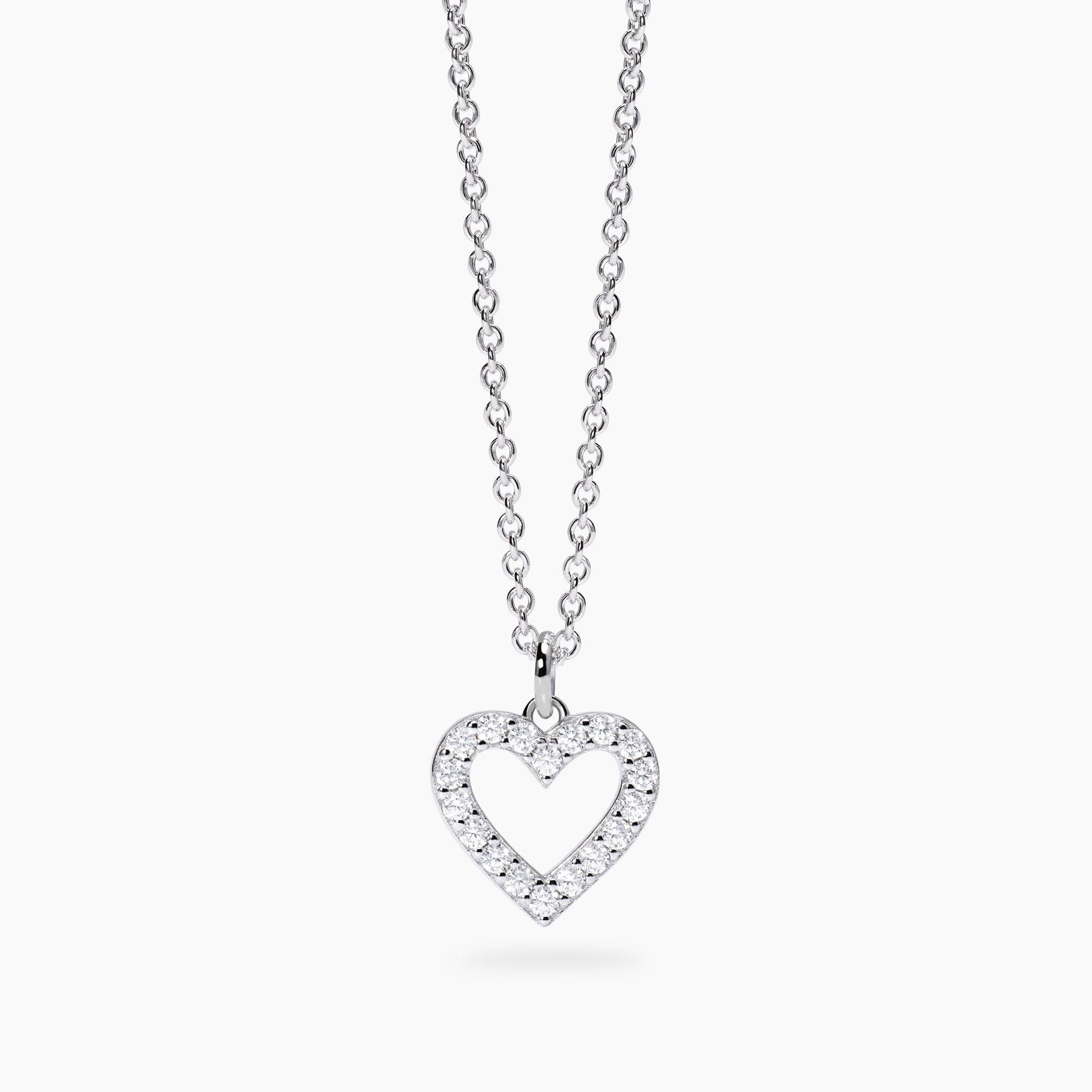 Girocollo Mabina in argento 925 con pendente punto luce diamante lab grown 0,05 carati con montatura a 4 griffe.