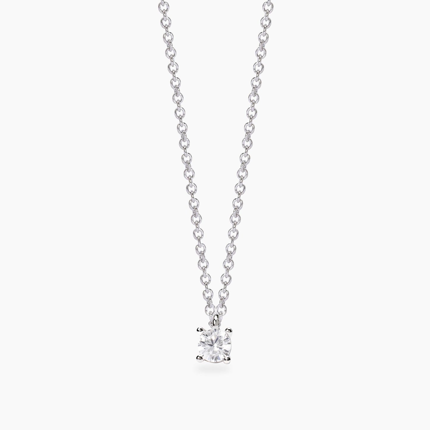 Girocollo Mabina in argento 925 con pendente punto luce diamante lab grown 0,10 carati incastonato a 4 griffe.