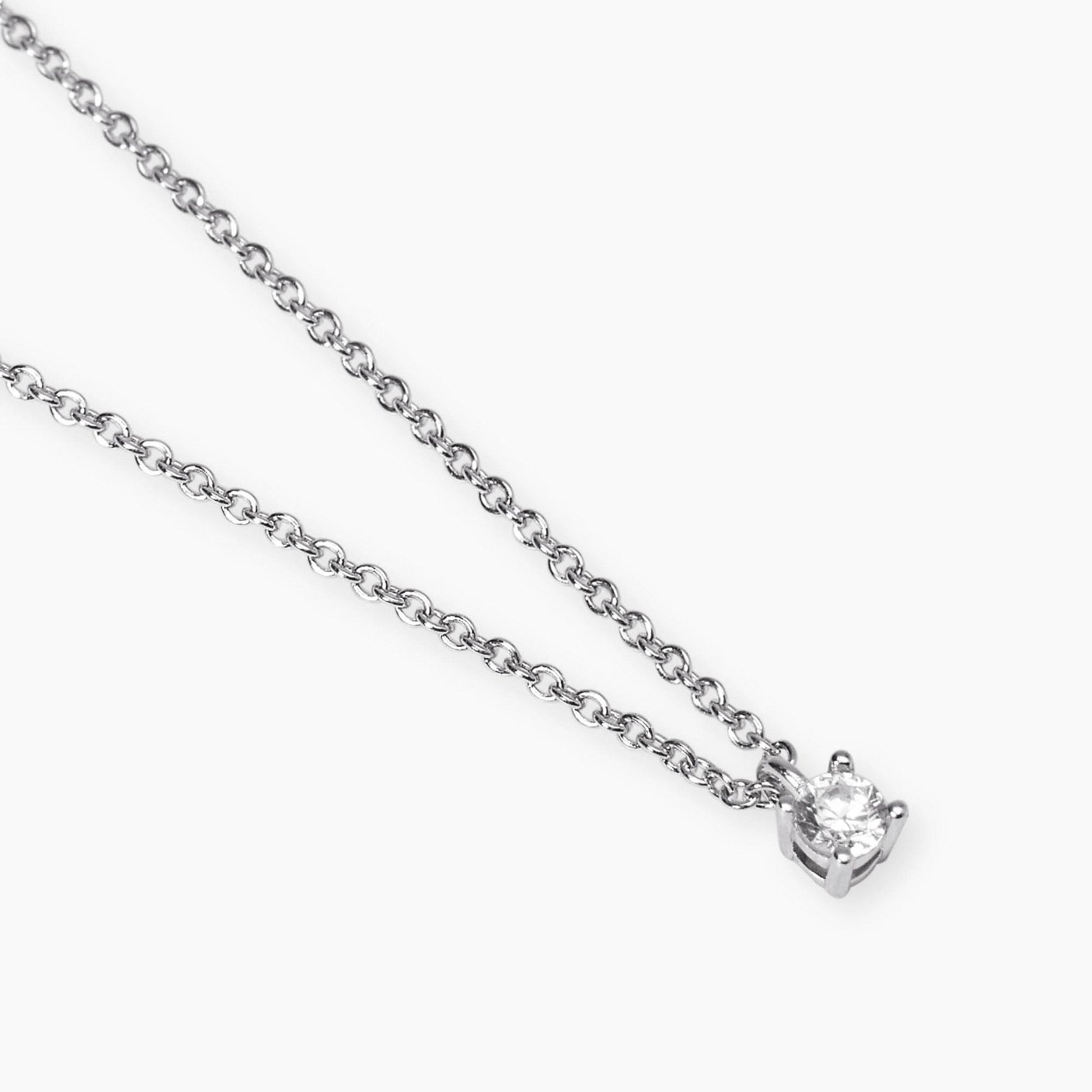 Girocollo Mabina in argento 925 con pendente punto luce diamante lab grown 0,10 carati incastonato a 4 griffe.