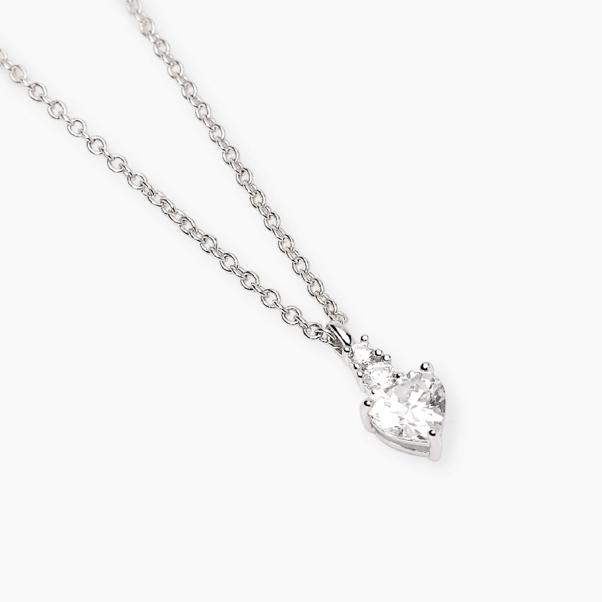 Girocollo Mabina in argento 925 con pendente a cuore in cristallo rosa e giro di zirconi bianchi.