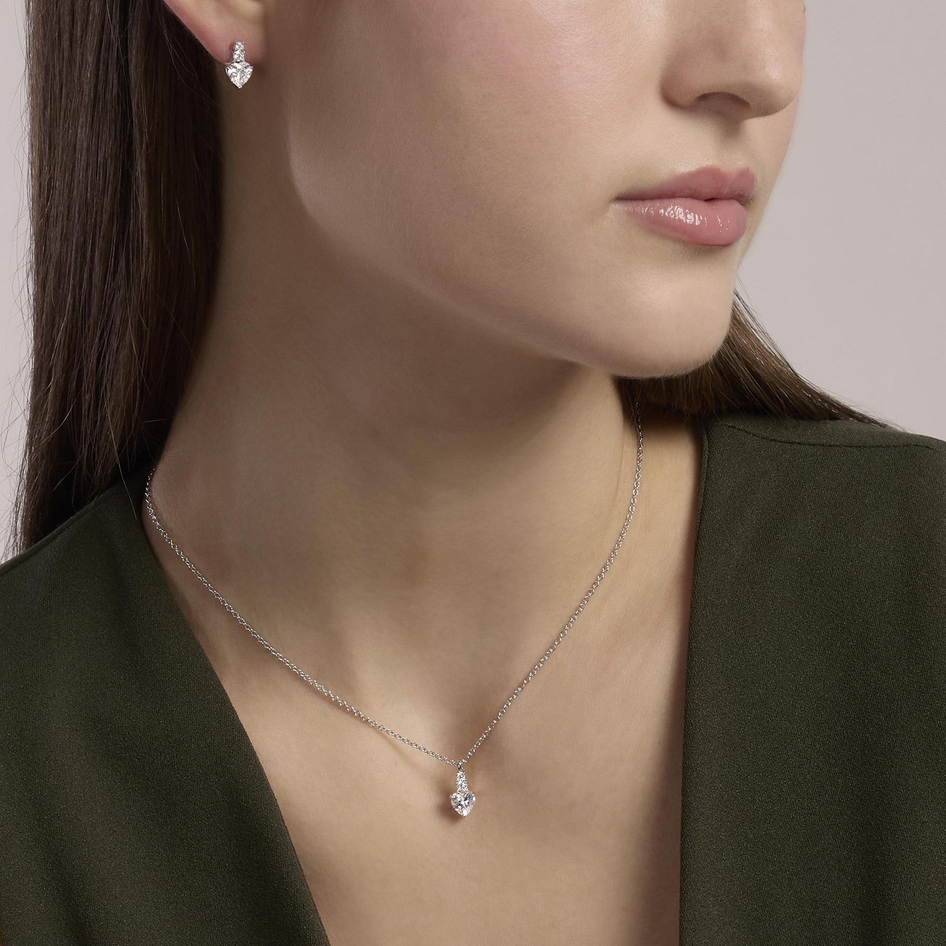 Girocollo Mabina in argento 925 con pendente a cuore in cristallo rosa e giro di zirconi bianchi.