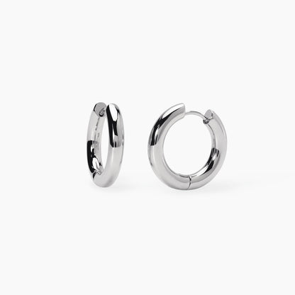 Orecchini a cerchio Kidult in acciaio silver con pietre naturali di agata nera incastonate lungo il design - Alfano Gioielli Gioielleria Palermo.