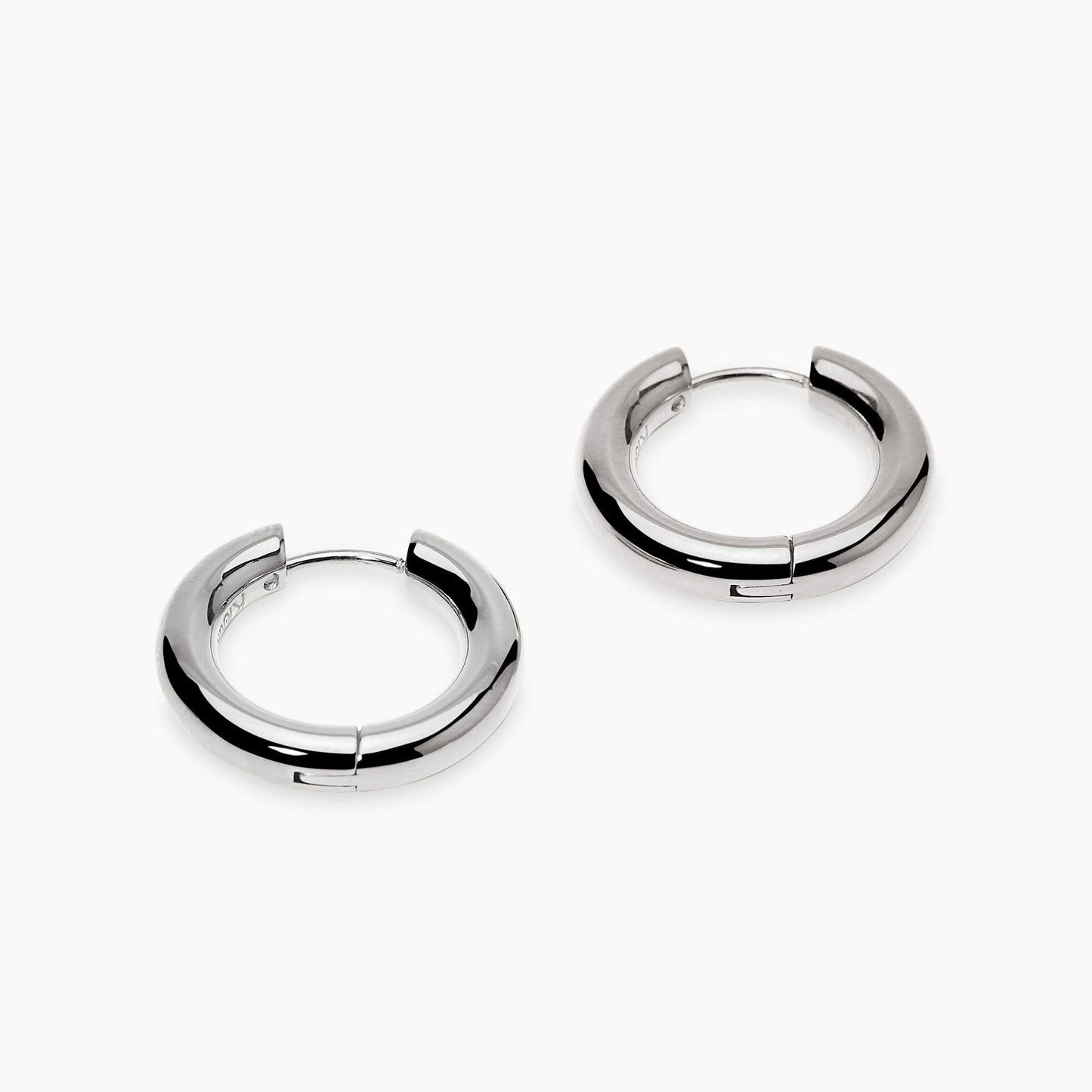 Orecchini a cerchio Kidult in acciaio silver con pietre naturali di agata nera incastonate lungo il design - Alfano Gioielli Gioielleria Palermo.
