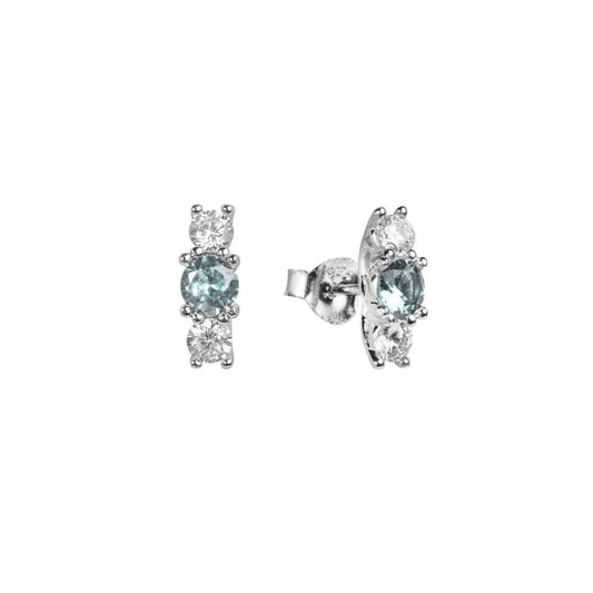 Orecchini Donna ChiMiAma 140219 Gli Orecchini Donna ChiMiAma 140219 sono un'aggiunta elegante alla tua collezione di gioielli. Realizzati in argento 925, questi orecchini presentano un zircone centrale color zaffiro circondato da zirconi bianchi. Con u...