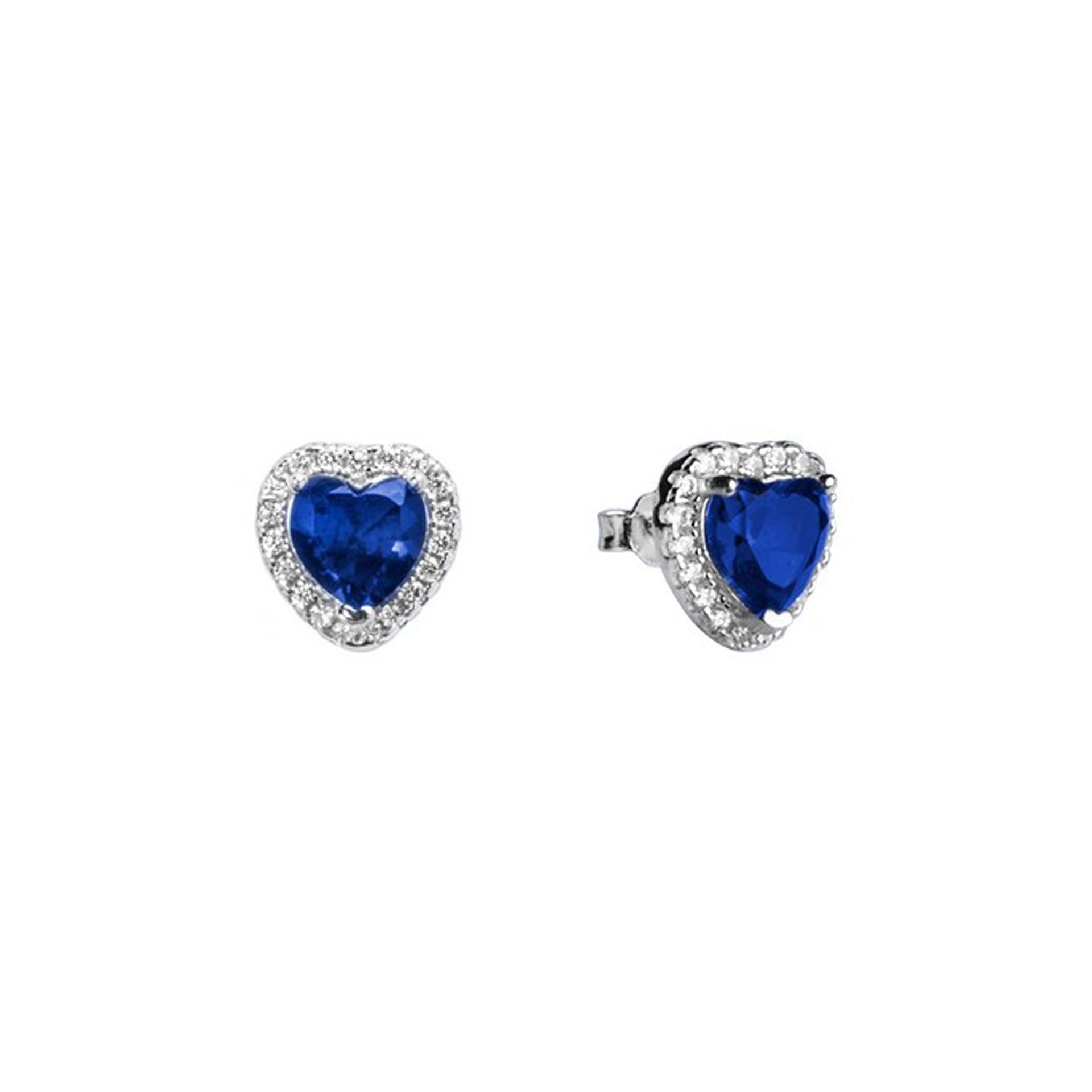 Orecchini Donna ChiMiAma 140231 Gli Orecchini Donna ChiMiAma 140231 fanno parte della collezione "Tutti Pazzi Per il Colore" e sono realizzati in argento 925. Questi orecchini a lobo presentano un cuore zaffiro circondato da zirconi bianchi, con dimens...