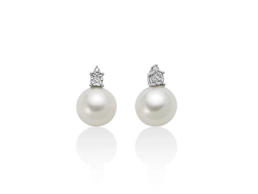 Orecchini Miluna pendenti in oro bianco 18kt con perle coltivate a goccia e diamanti taglio brillante.