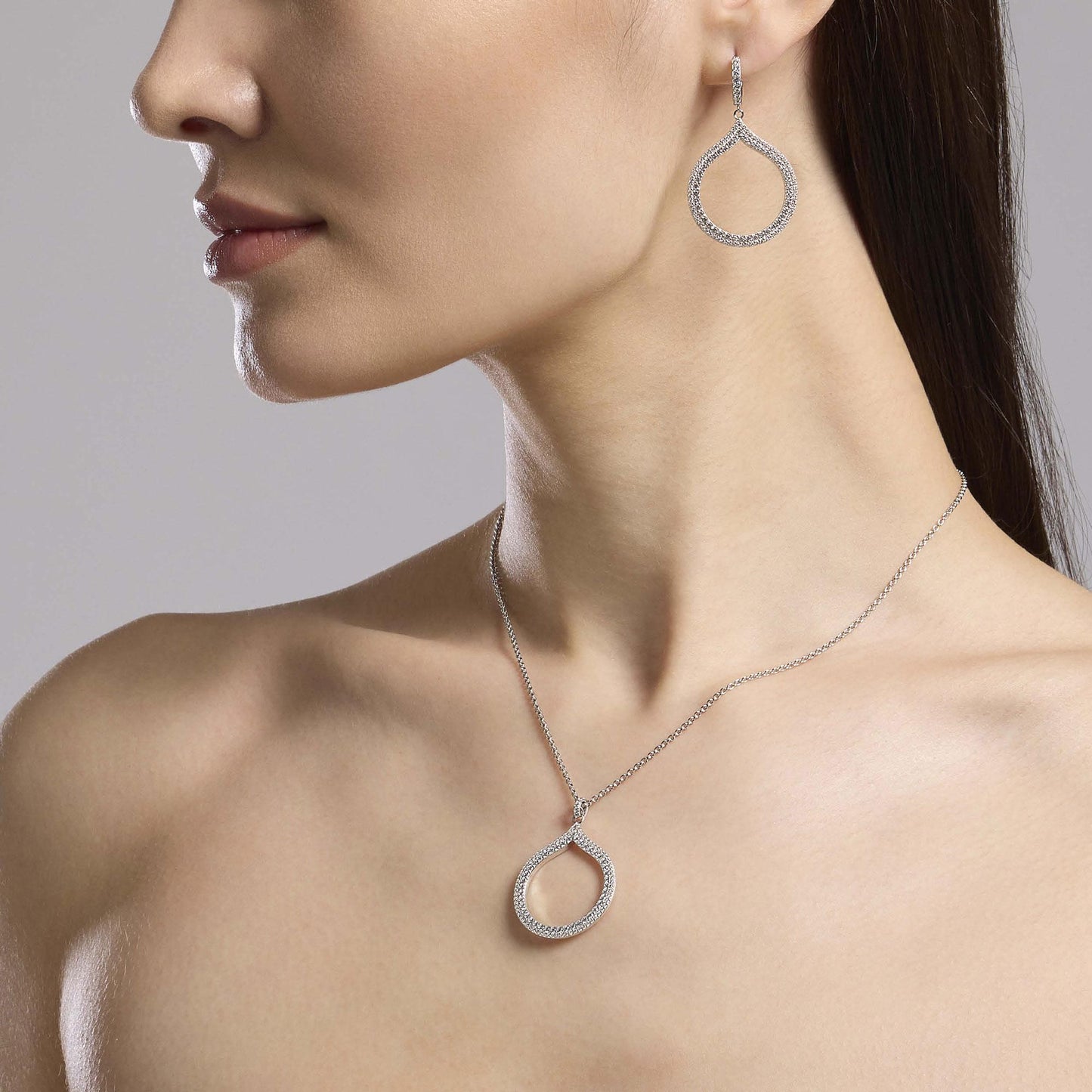 Orecchini a Cerchio con Pendente Goccia in Argento e Zirconi - Penelope 563859
