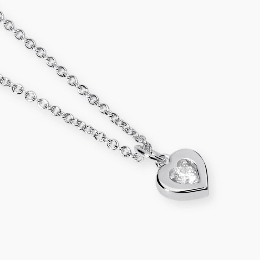 Girocollo Mabina in argento 925 con elemento centrale a tre diamanti lab grown taglio brillante disposti in linea.